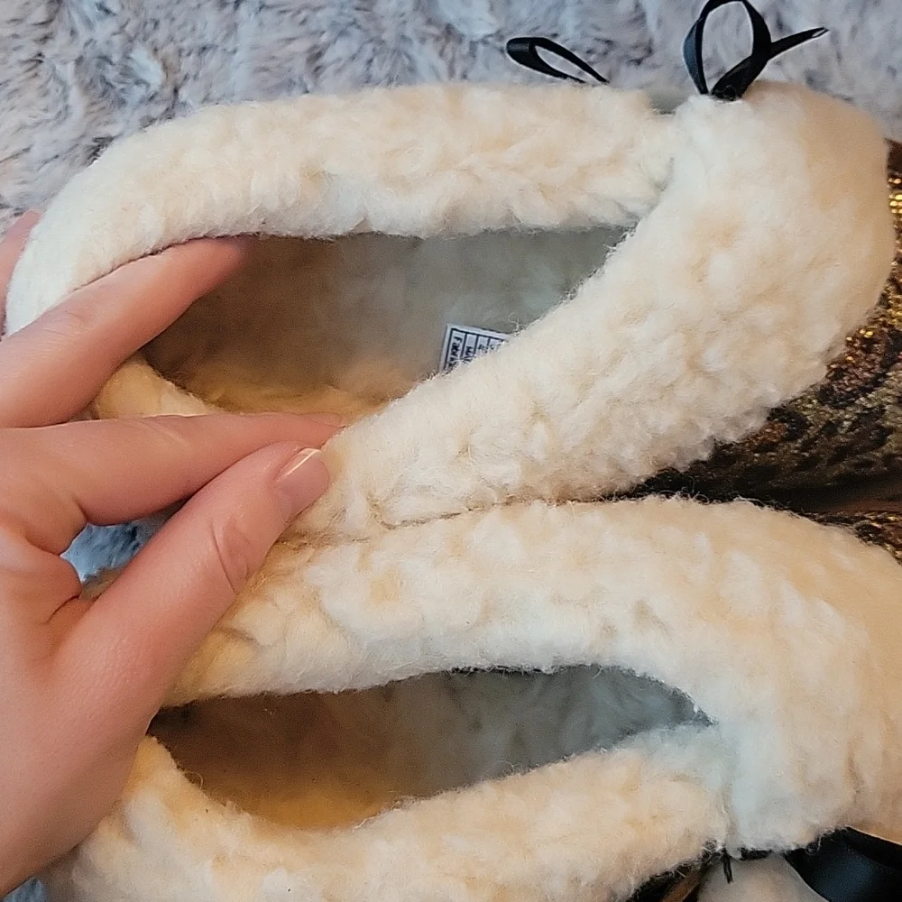 Bearpaw Cheetah Print Slippers, Girls Size 4, Great Condition!